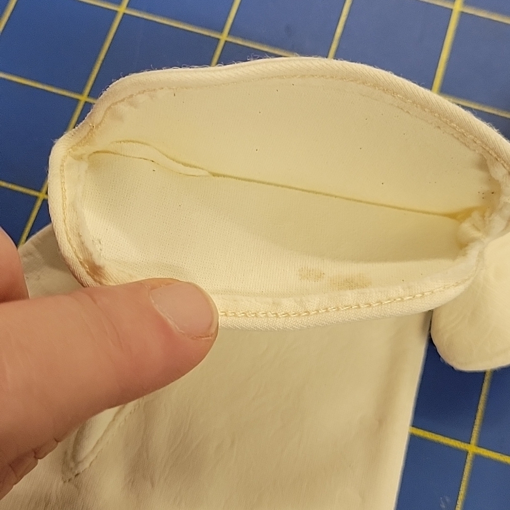 Vintage Creamy White Ladies Gloves 8.5" Cuff to Finger Tips - Picture 3 of 6